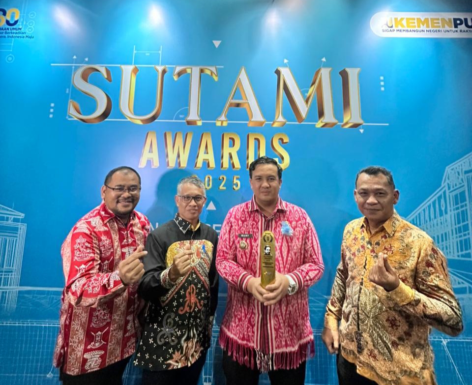 Penghargaan tersebut diterima langsung oleh Bupati Lamandau, Rizky Aditya Putra