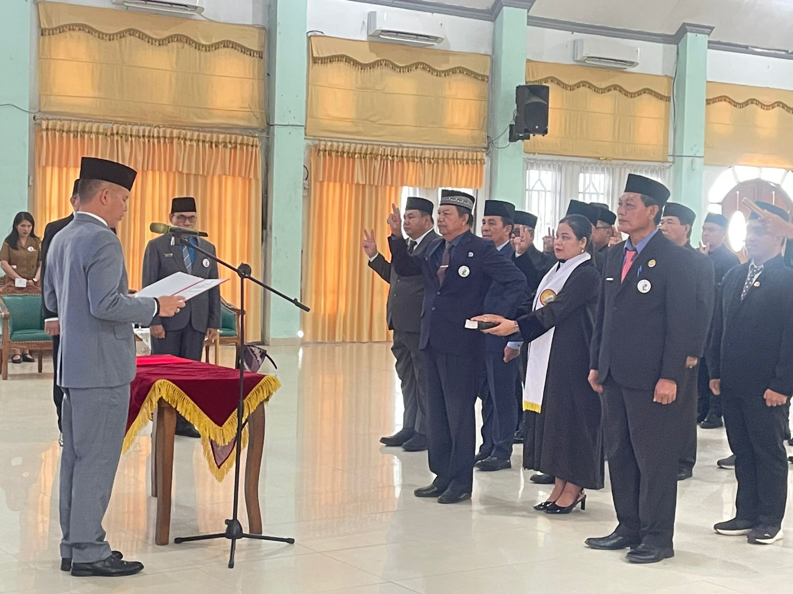Bupati Gunung Mas Jaya S Monong melantik sebanyak 12 pejabat Eselon II di GPU Damang Batu.