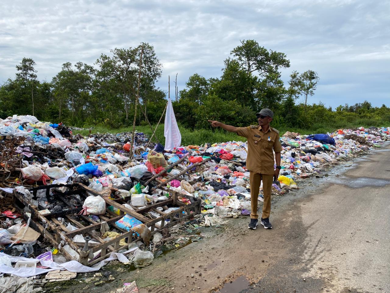 Tumpukan sampah di Perumahan Sawit Raya.MIFTAH/KALTENG POS