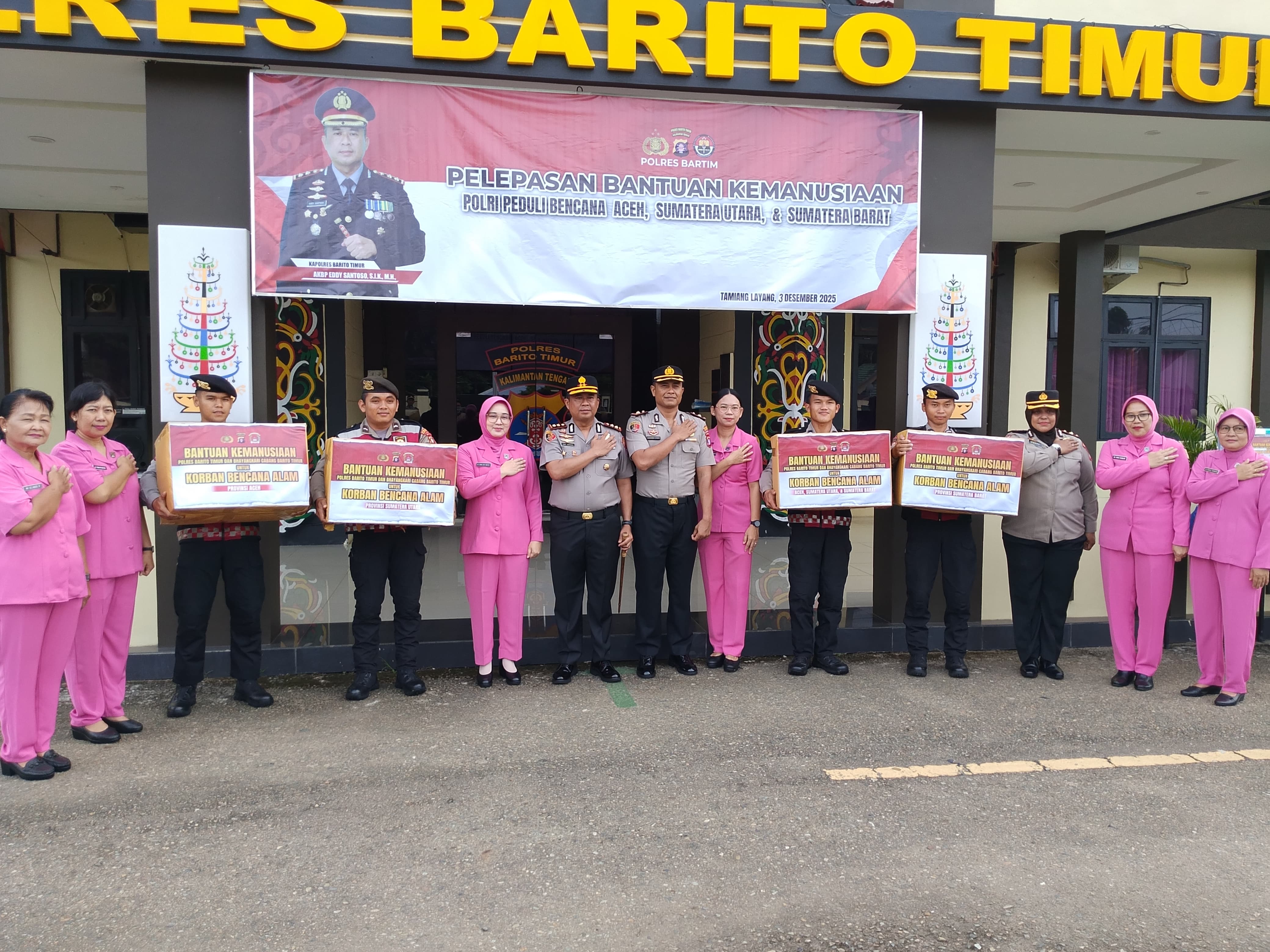 Polres Bartim menyalurkan paket bantuan untuk korban bencana di Sumatra.HUMAS