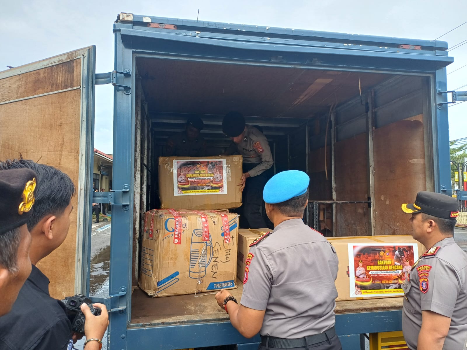 Bantuan dari Polres Kotim untuk korban bencana di Sumatra.HUMAS