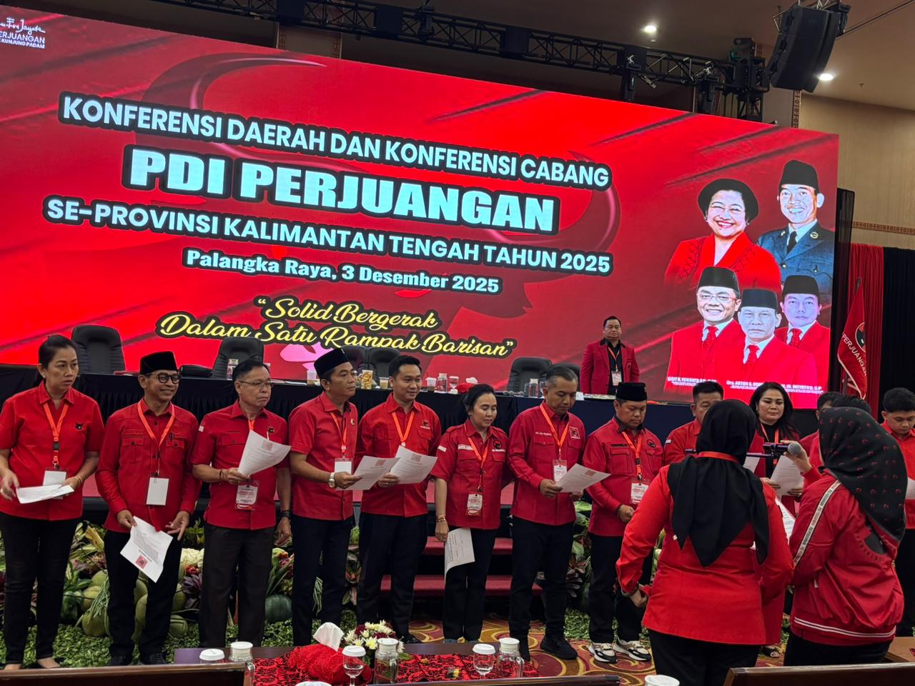 Prosesi sumpah jabatan susunan kepengurusan PDIP Kalteng.RIFQI/KALTENG POS