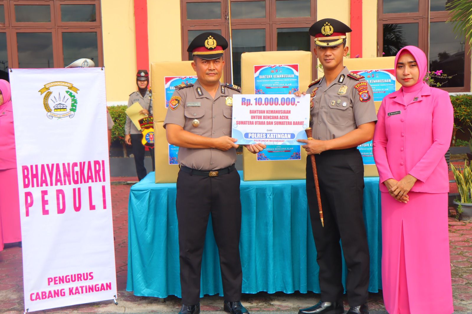 Penyerahan simbolis Kapolres Katingan kepada Kabalog AKP Andra H.HUMAS