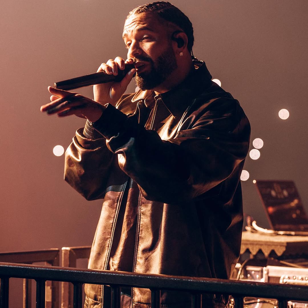 Drake Dinobatkan sebagai Artis Paling Banyak Didengar di Apple Music 2025. IG : @champagnepapi