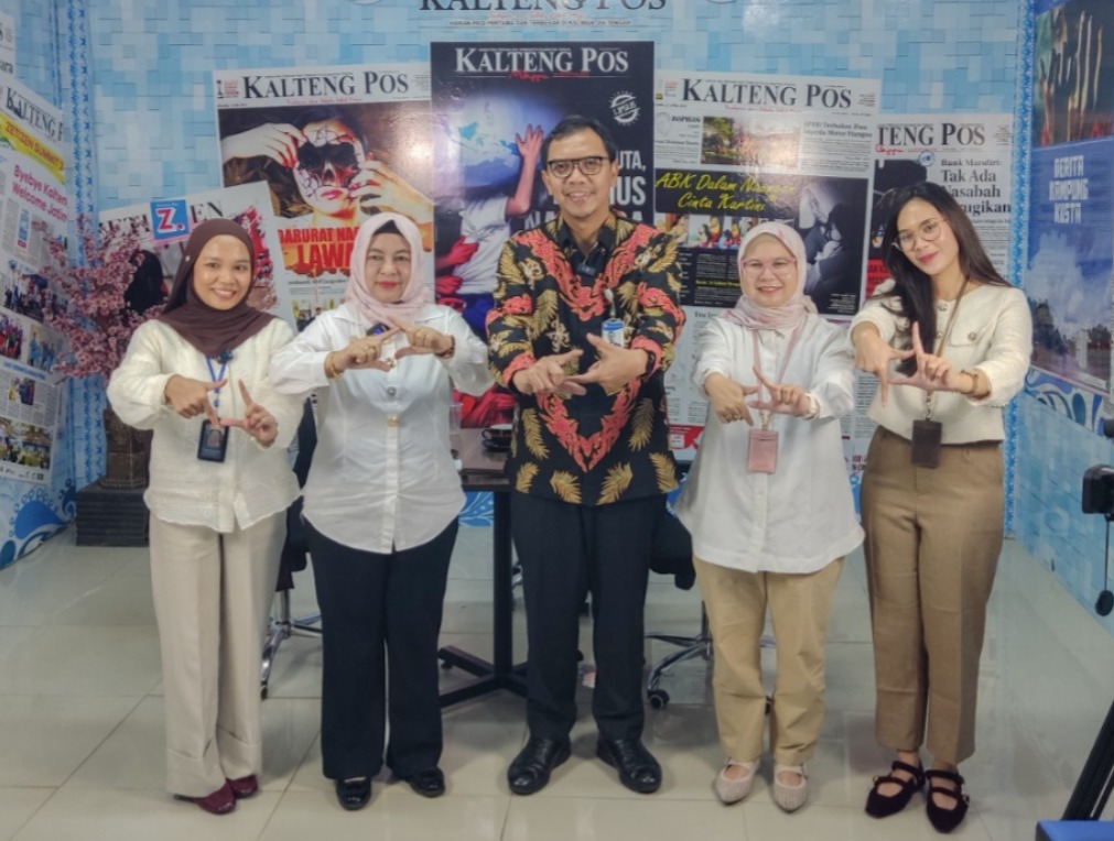Kepala Perwakilan BI Kalteng Yuliansah Andrias dan Kepala Bapenda Kota Palangka Raya Emi Abriyani. ARIEF PRATHAMA/KALTENG POS