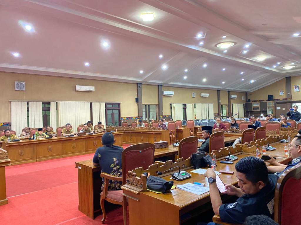 Situasi RDP tanpa dihadiri PT BSL.MIFTAH/KALTENG POS