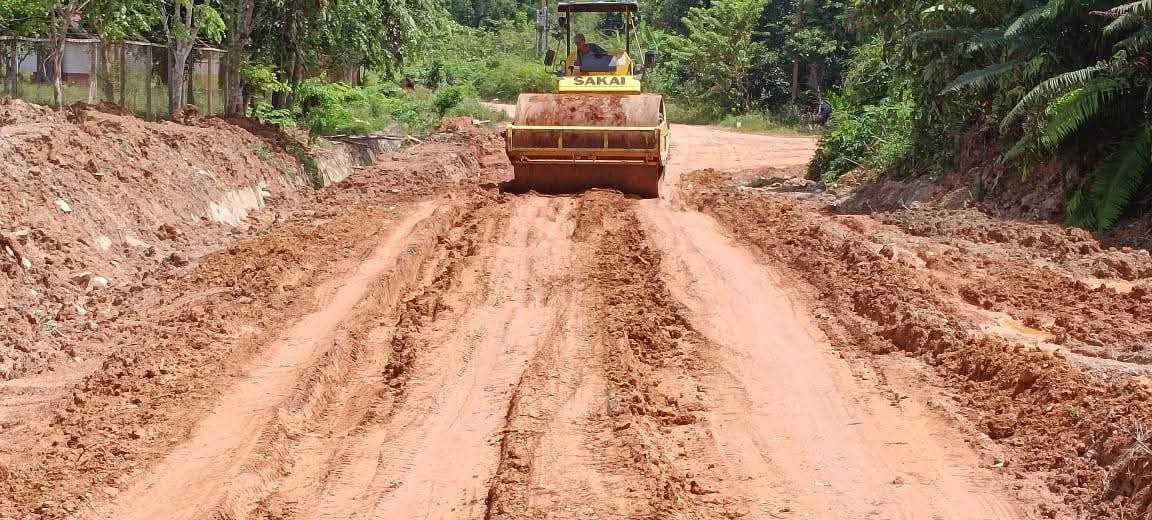 Pembangunan dan perbaikan jalan wilayah Mentaya Hulu.