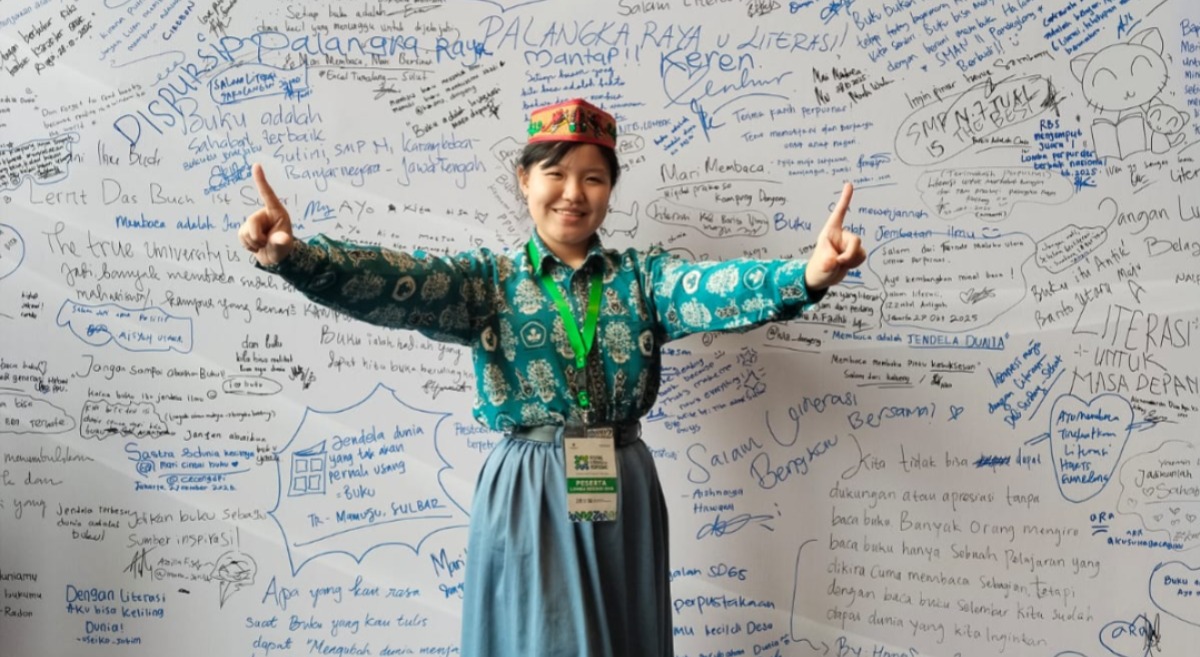 Yasmin Wazira saat di dinding literasi. DOK PRIBADI
