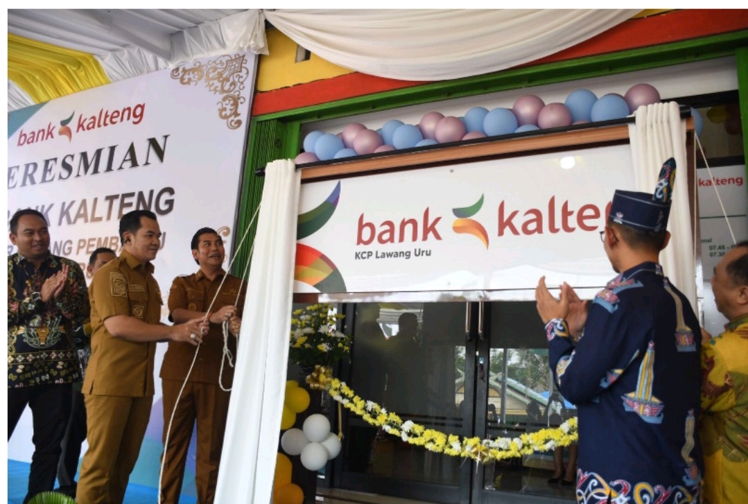 Peresmian Bank Kalteng Lawang Uru dilakukan oleh Bupati Pulang Pisau H. Ahmad Rifa&rsquo;i.HUMAS