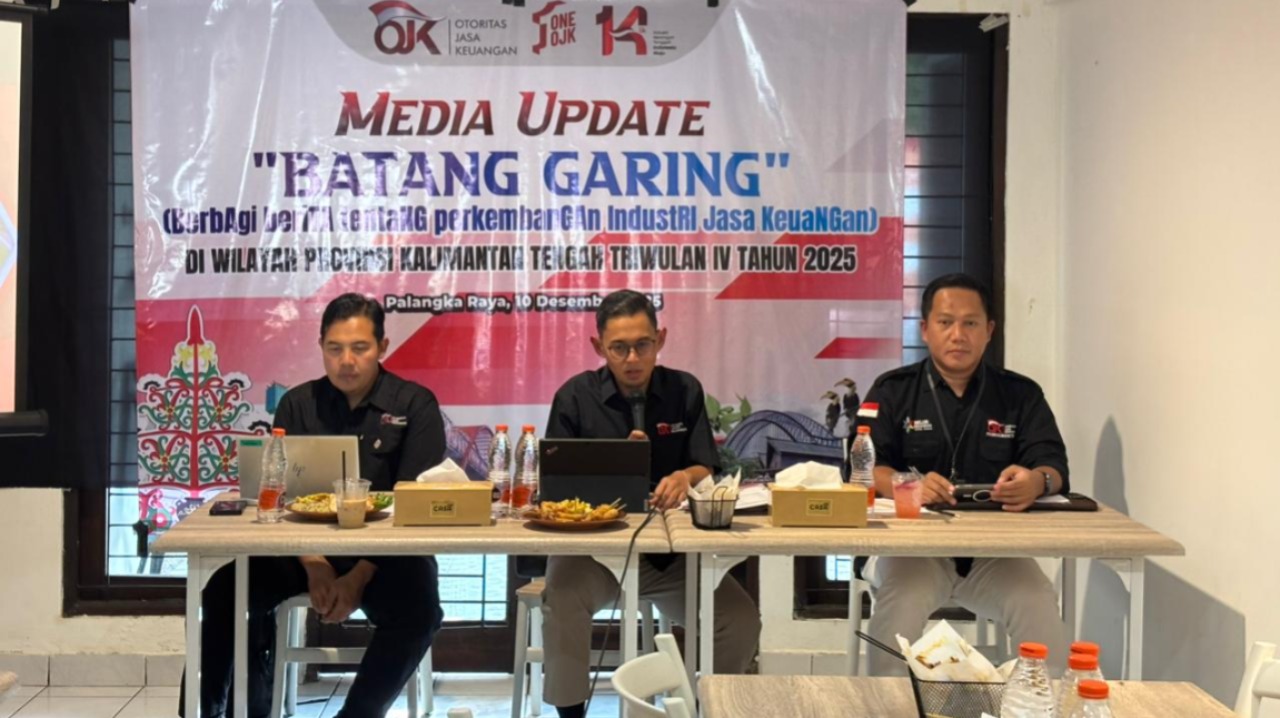 Kepala OJK Kalimantan Tengah, Primandanu Febriyan Aziz saat rilis.RIFQI/KALTENG POS