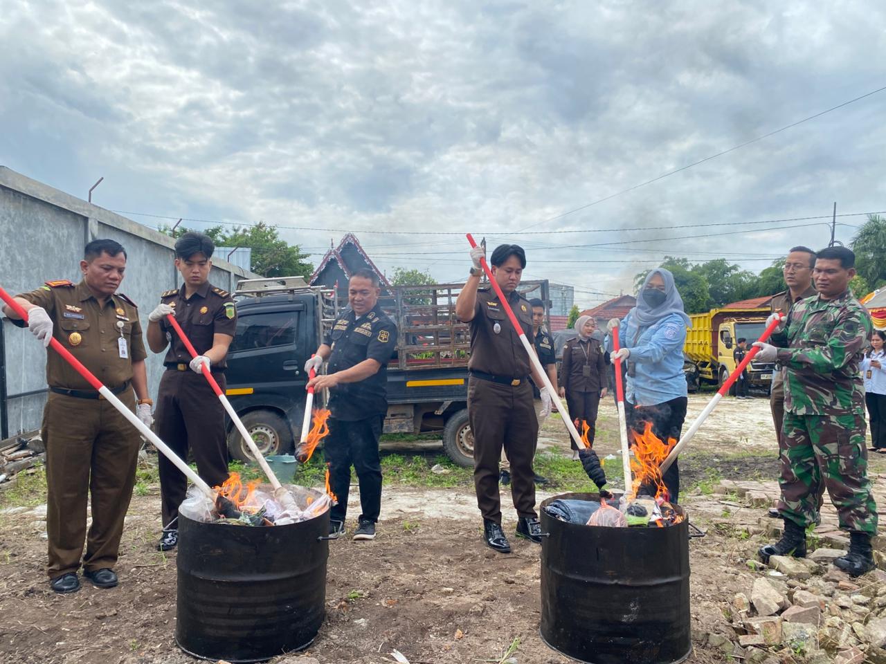 Pemusnahan barang bukti oleh Kejaksaan Negeri Kotawaringin Timur (Kotim).