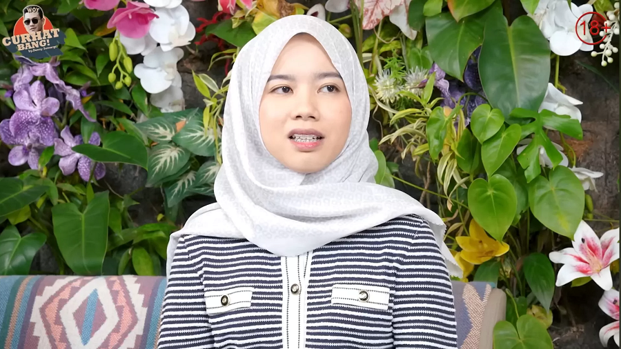 Meizia, salah satu korban WO Ayu Puspita ketika curhat di podcat Denny Sumargo. YOUTUBE : Denny Sumargo