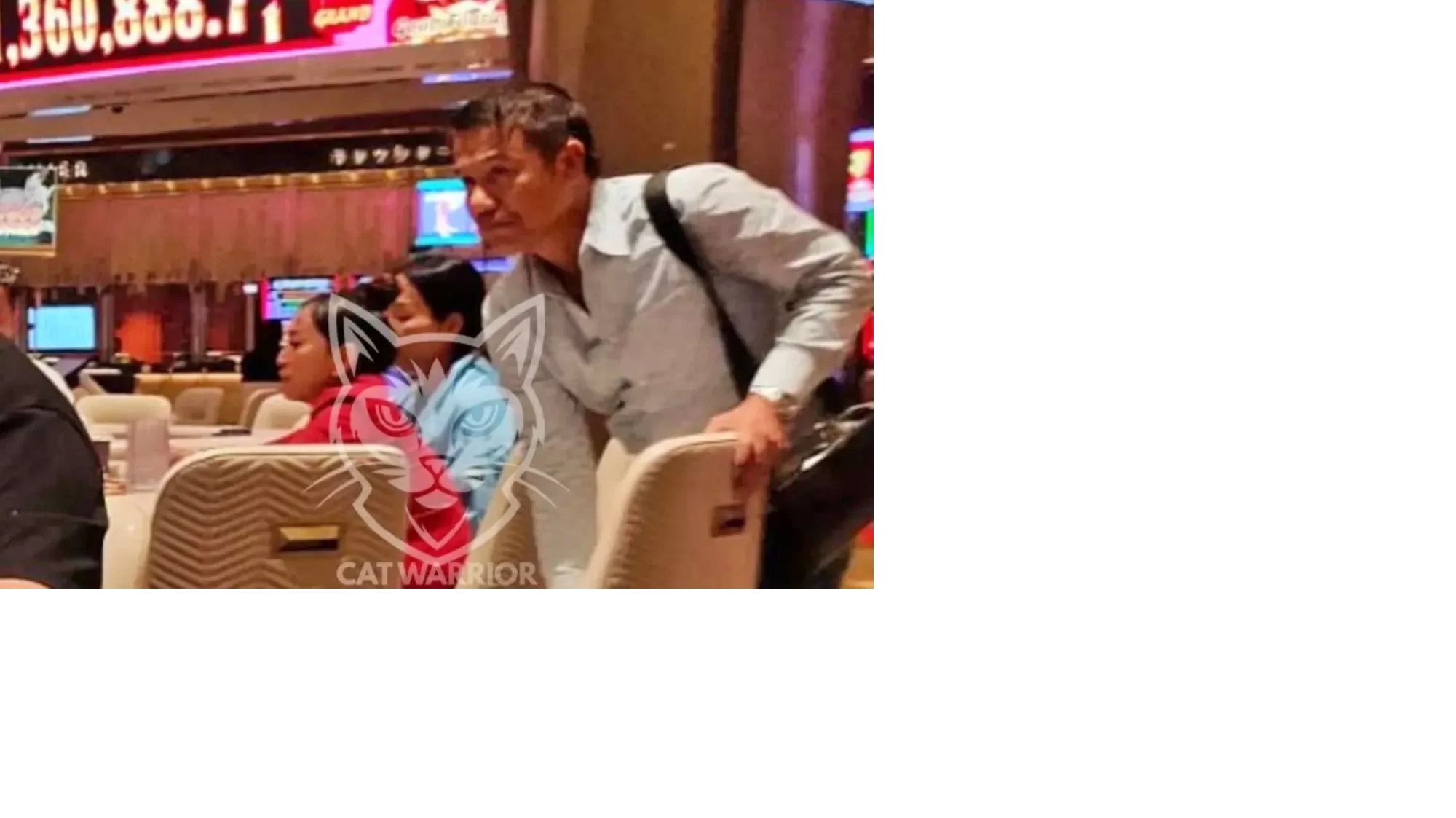 Sosok mirip Yunus Nusi tertangkap kamera sedang berada di kasino.