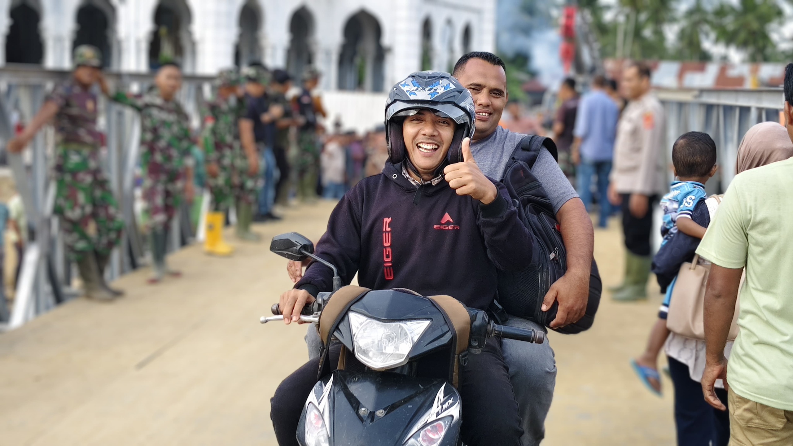 suka cita warga Aceh usai Jembatan Teupin Mane selesai