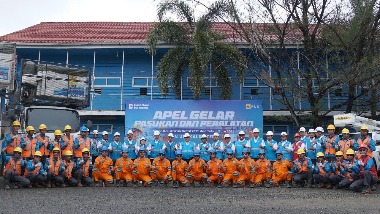APEL SIAGA: PLN UID Kalselteng menggelar apel siaga kelistrikan dalam menyambut perayaan Natal 2025 dan tahun baru 2026 (Nataru), Senin (15/12).