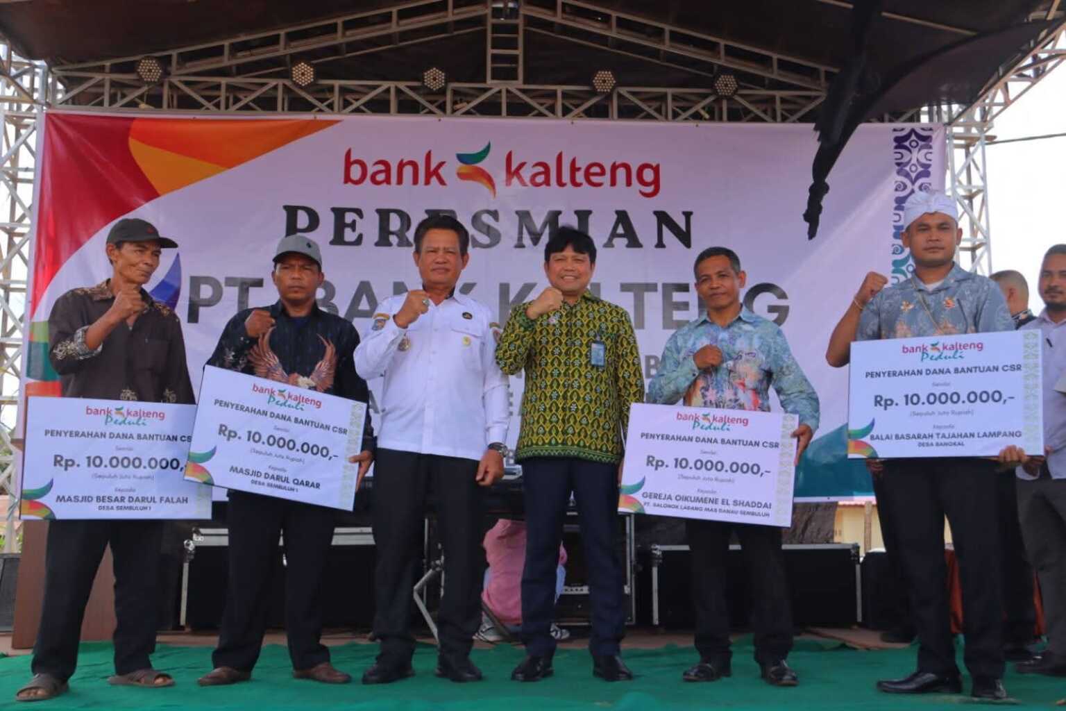 Bank Kalteng menyalurkan bantuan Corporate Social Responsibility (CSR) kepada sejumlah rumah ibadah dan sarana adat di Kecamatan Danau Sembuluh.