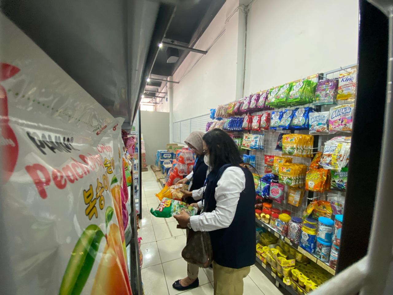 BBPOM Palangka Raya kembali melakukan intensifikasi pengawasan pangan di Kota Sampit. MIFTAH/KALTENG POS