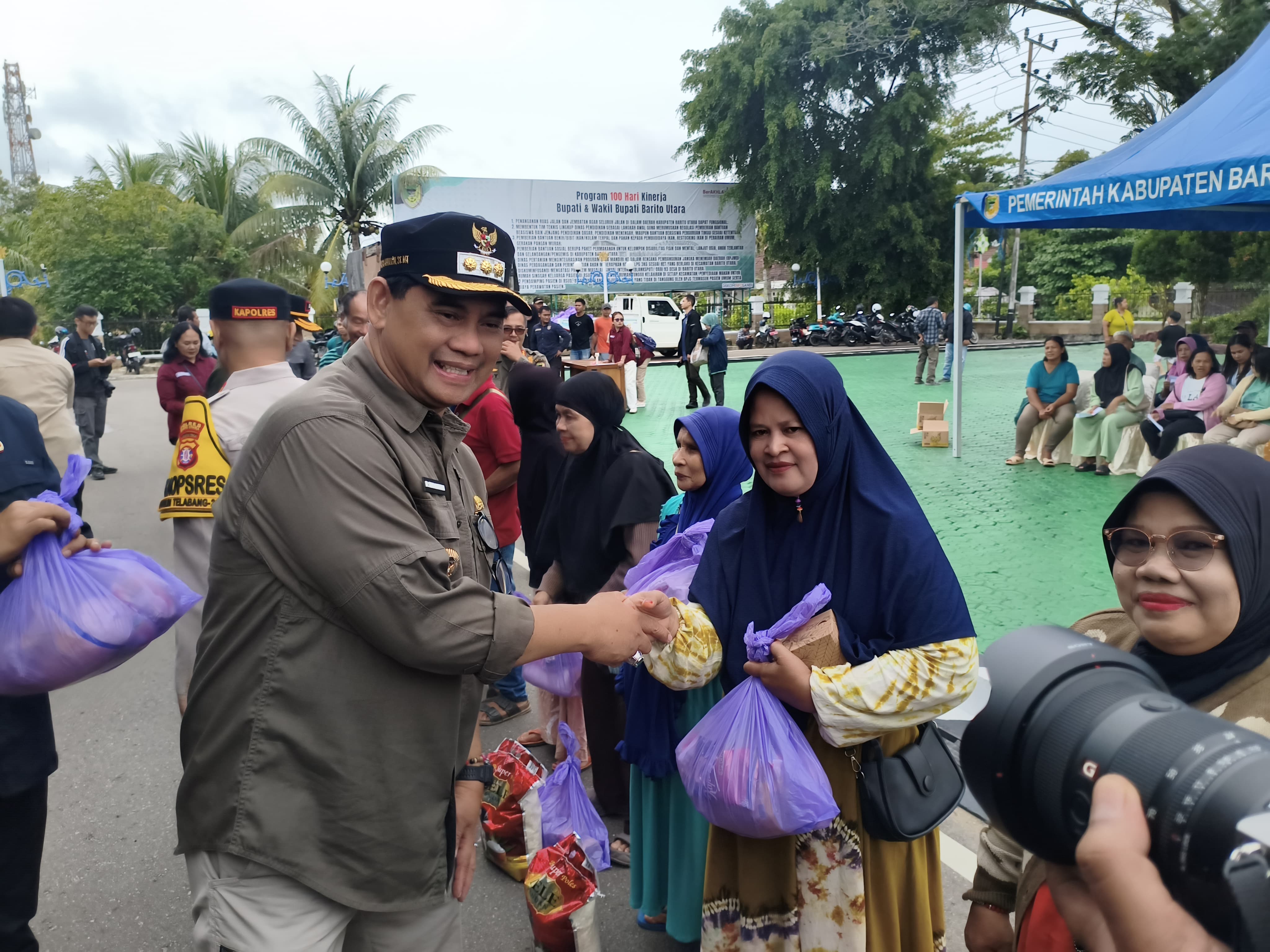 Pasar murah di Kantor Bupati Barito Utara.RENO SAPUTRA/KALTENG POS