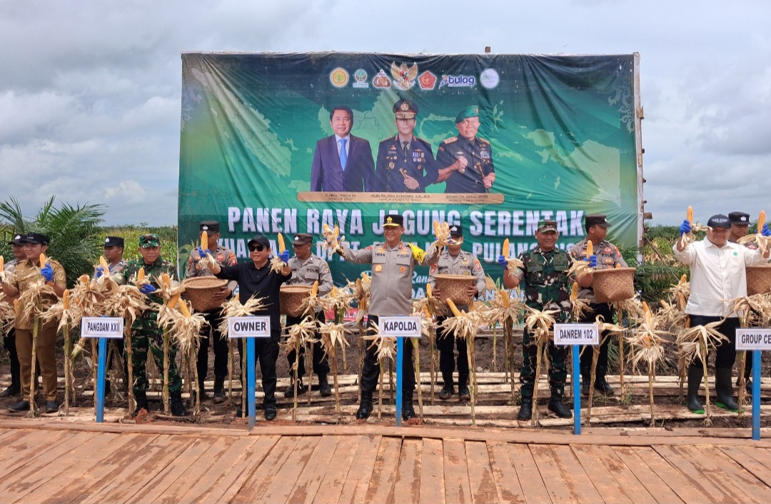 Panen raya jagung serentak kolaborasi Polda Kalteng Dengan CBI Group.AGUS PRAMONO/KALTENG POS