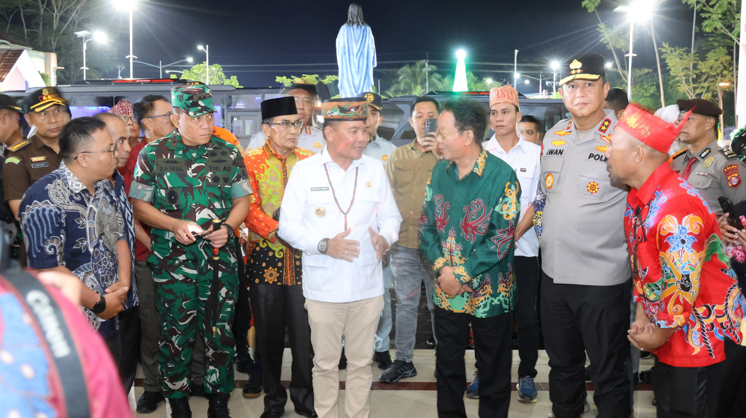 Gubernur Agustiar Sabran memimpin patroli pada malam Natal.HUMAS