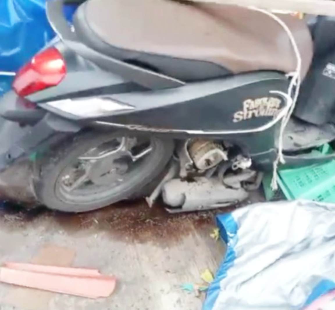 Kondisi motor yang hancur.