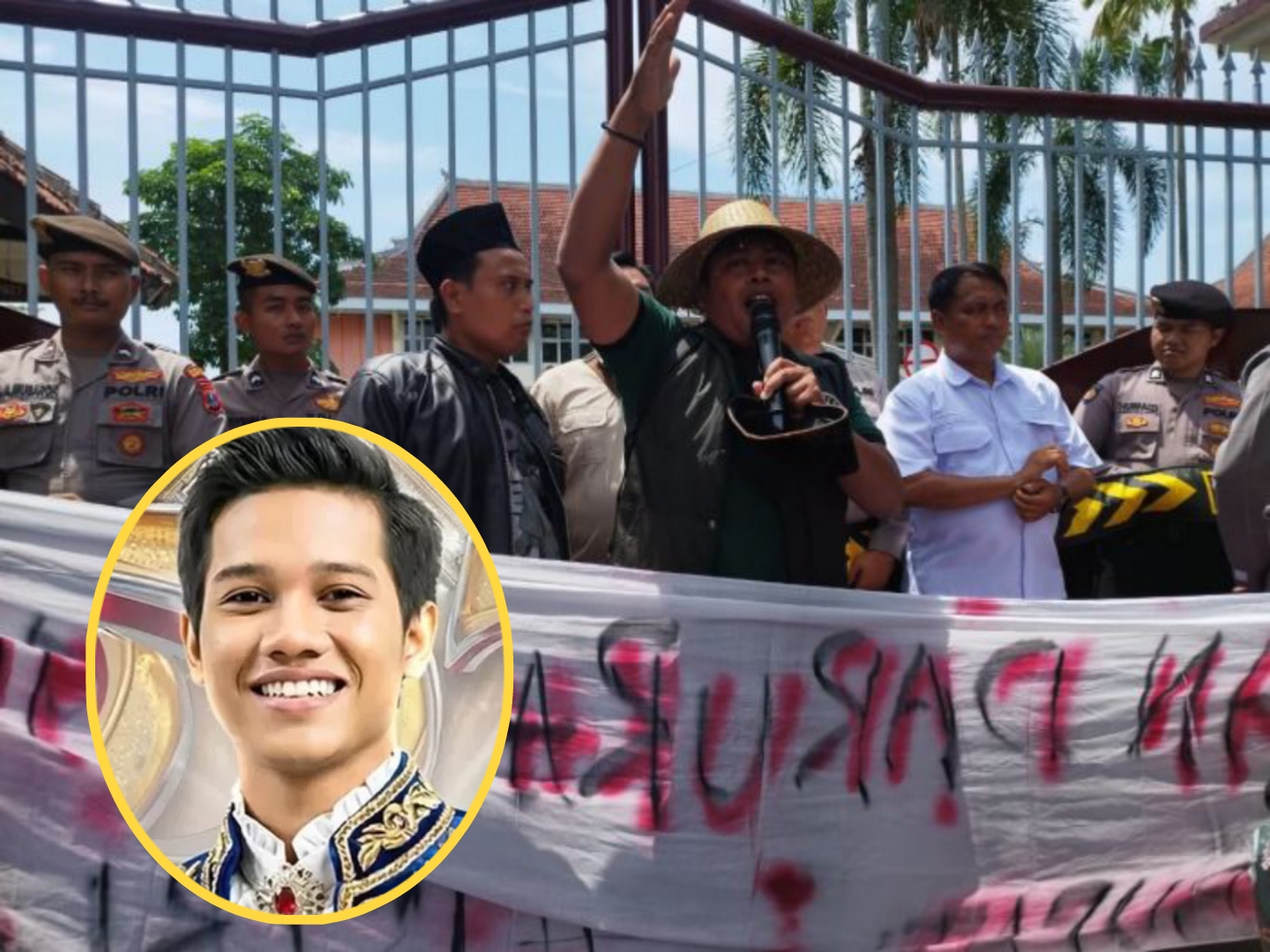 Massa mengatasnamakan Aliansi Masyarakat dan Pemuda Peduli Pamekasan (AMP3) berujukrasa ke Kantor Bupati Pamekasan, Senin (29/12/2025).