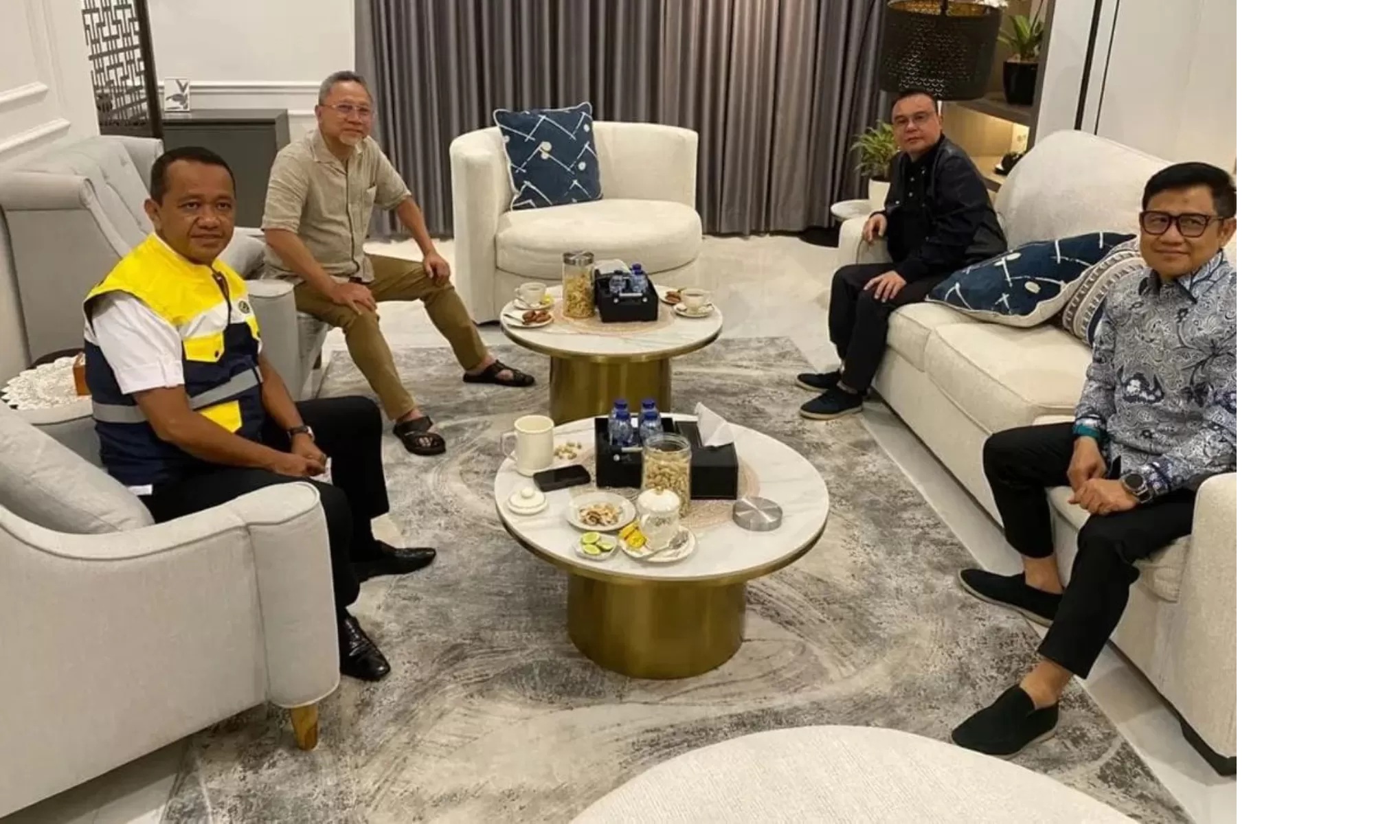 Ketum PKB Muhaimin Iskandar, Ketua Harian DPP Partai Gerindra, Ketum PAN Zulkifli Hasan bertemu di rumah&nbsp;Ketum DPP Partai Golkar Bahlil Lahadalia, Senin (29/12).