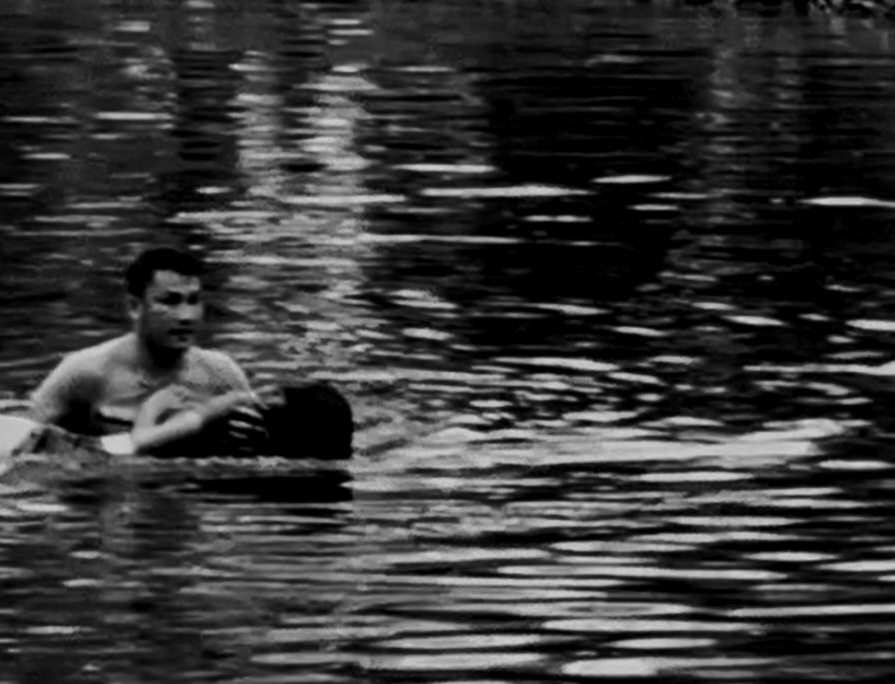 Evakuasi korban tenggelam di Danau Salju.WARGA