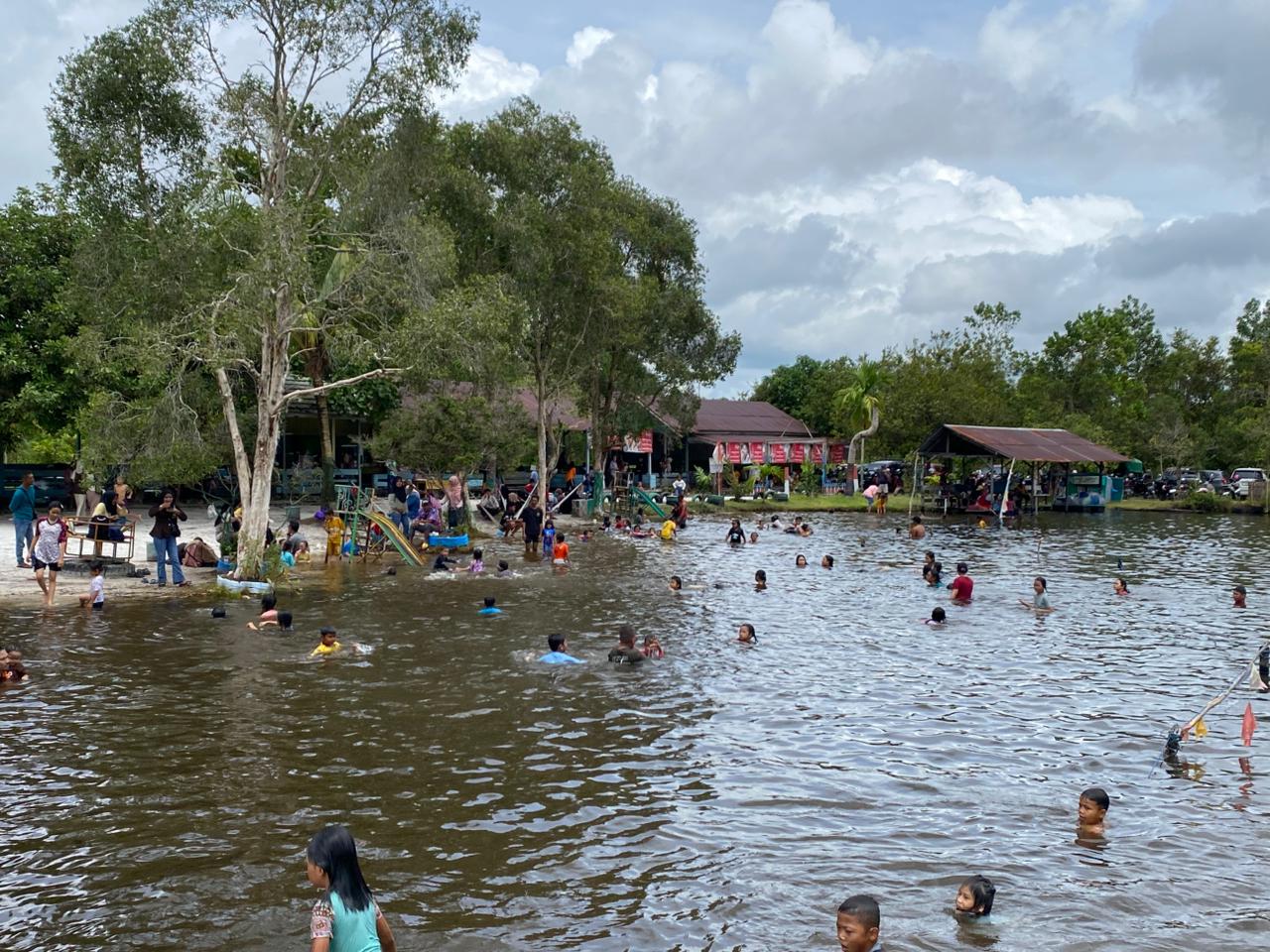 Objek wisata Danau Salju di Jalan Jenderal Sudirman Kilometer 6 Kota Sampit.MIFTAH/KALTENGPOS.JAWAPOS.COM