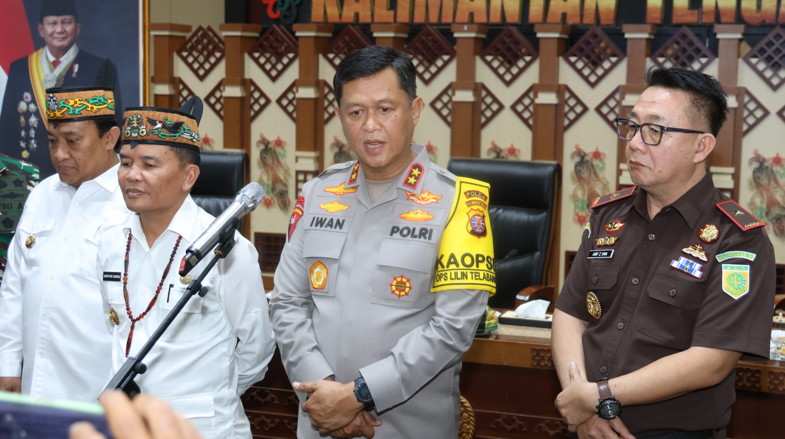 Kapolda Kalteng Irjen Pol Iwan Kurniawan bersama Gubernur Agustiar dan pihak Kejati.HUMAS