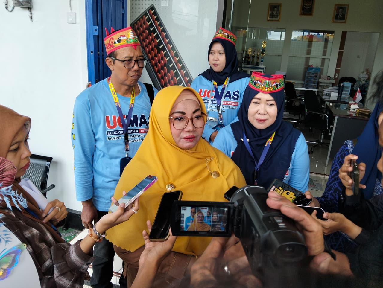 Wakil Bupati Kotim, Irawati menjelaskan soal temuan 2 anak terpapar radikalisme.MIFTAH/KALTENGPOS.JAWAPOS.COM