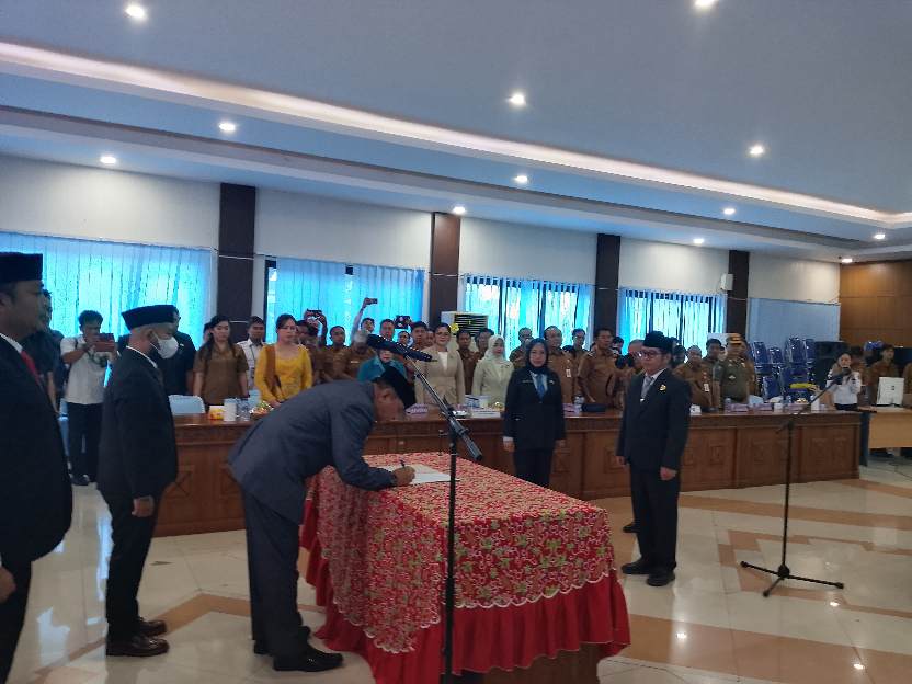 Bupati Bartim M Yamin melantik Sekda Bartim, Misnohartaku.HUMAS