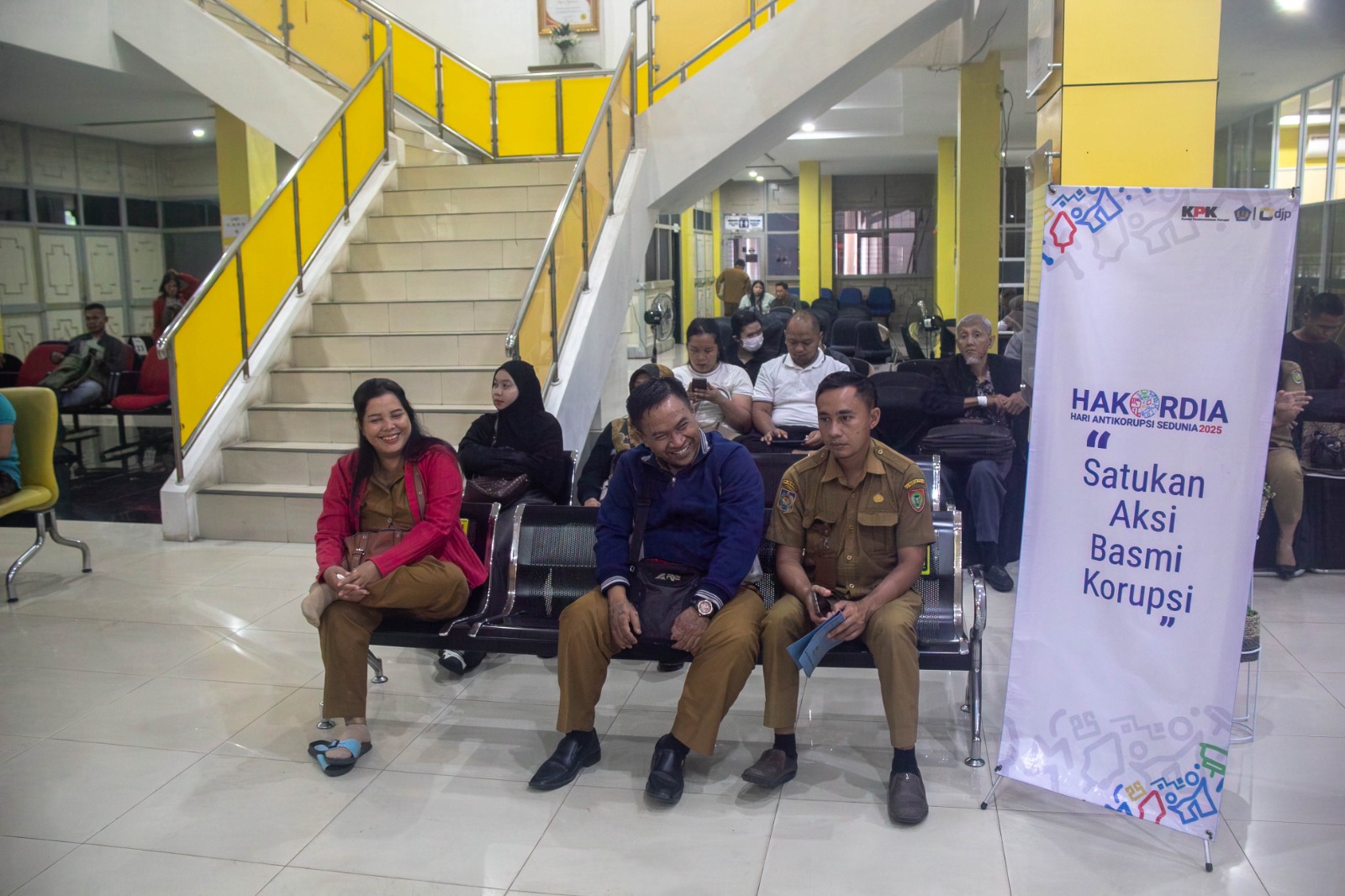 Para wajib pajak para ASN urus Coretax di Kantor KPP Pratama Palangka Raya. ARIEF PRATHAMA/KALTENG POS