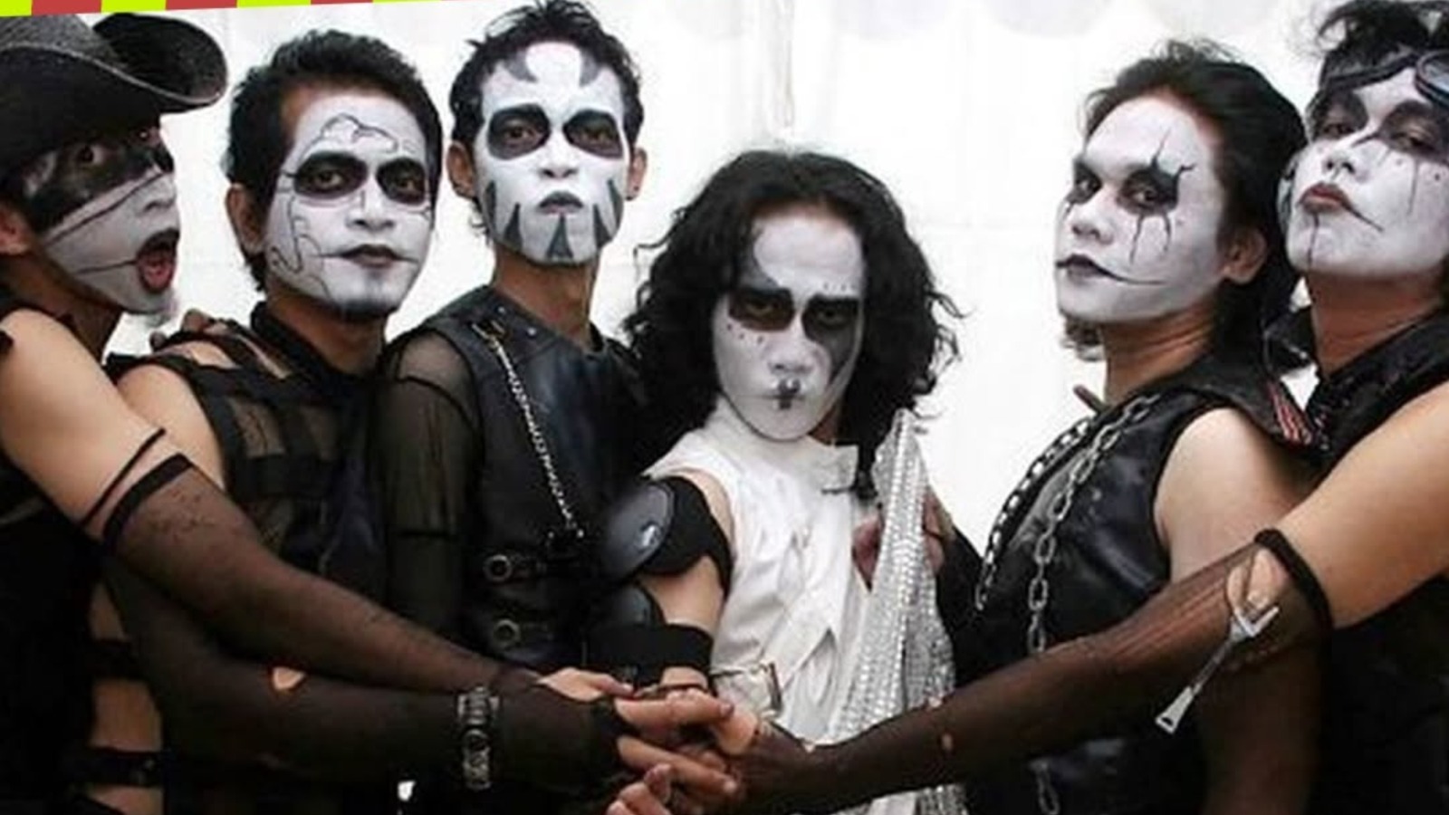 Kuburan Band IG : @bandkuburan
