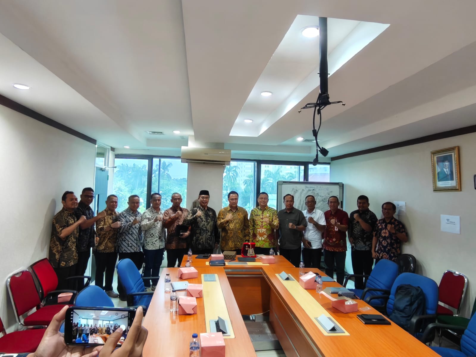 Sekda Kapuas Dr Usis I Sangkai didampingi sejumlah kepala perangkat daerah saat di kantor Kemendagri.