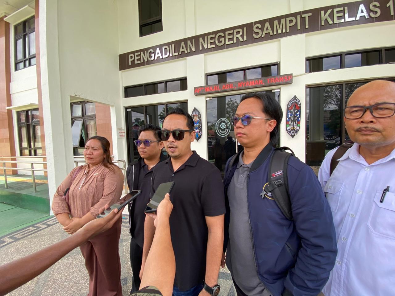 Kuasa hukum R mengajukan praperadilan.MIFTAH/KALTENGPOS.JAWAPOS.COM