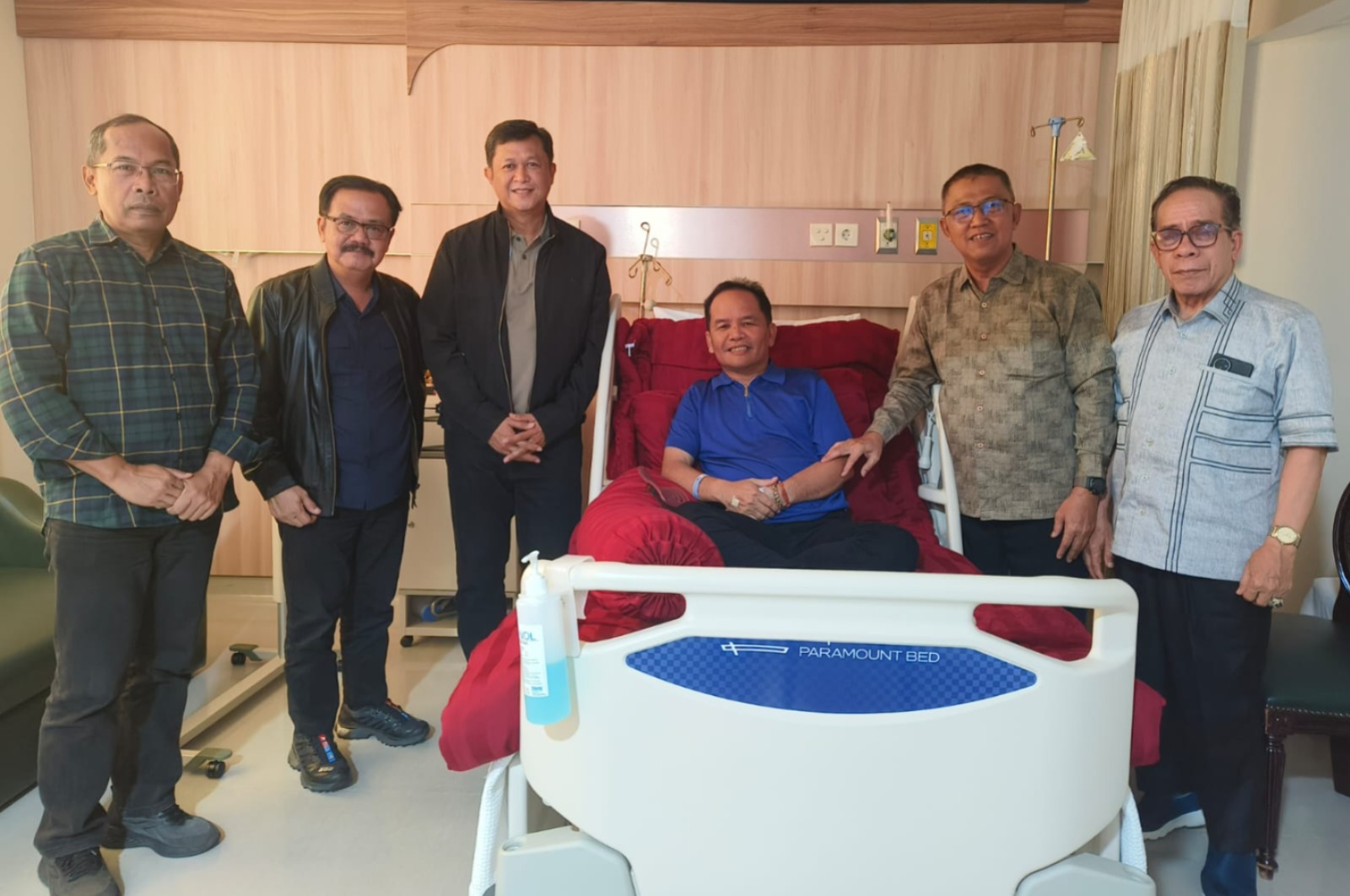 Gubernur Kalteng H Agustiar Sabran saat dibesuk.DOK PRIBADI
