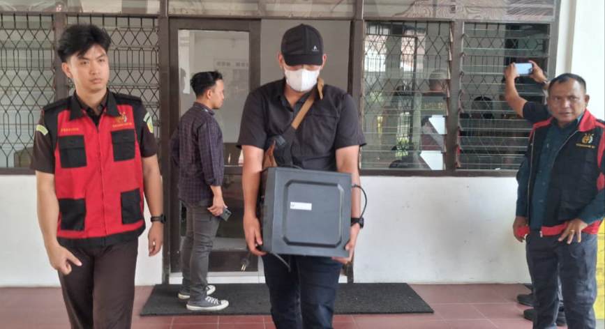 Barang bukti yang disita dari Kantor Setwan DPRD Kotim.BAHRI/KALTENG POS