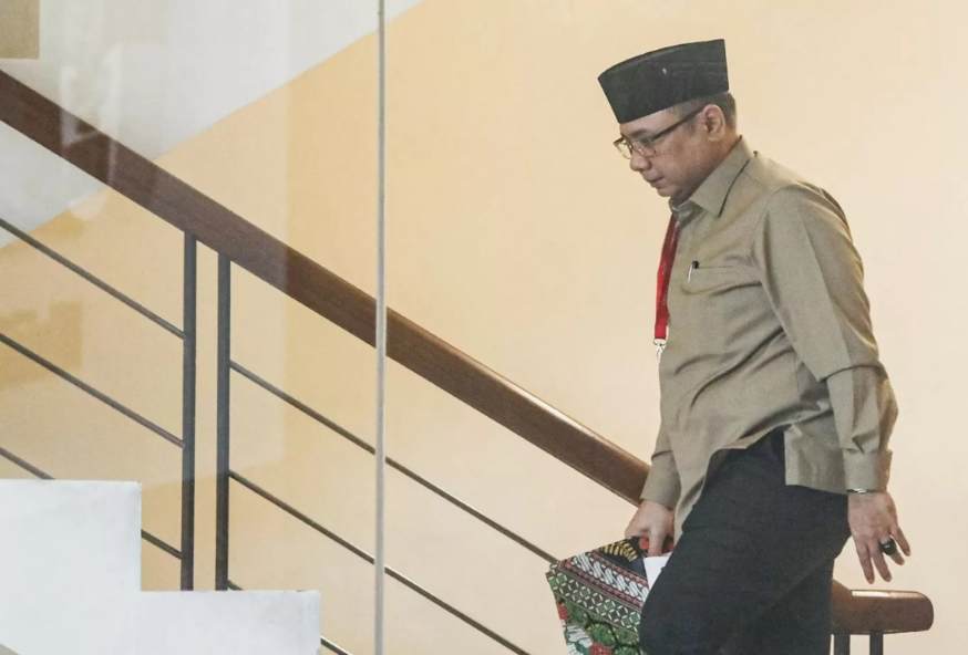 Mantan Menteri Agama Yaqut Cholil Qoumas, tersangka kasus dugaan korupsi kuota haji 2023-2024 di gedung Merah Putih KPK. (Salman Toyibi/Jawa Pos)