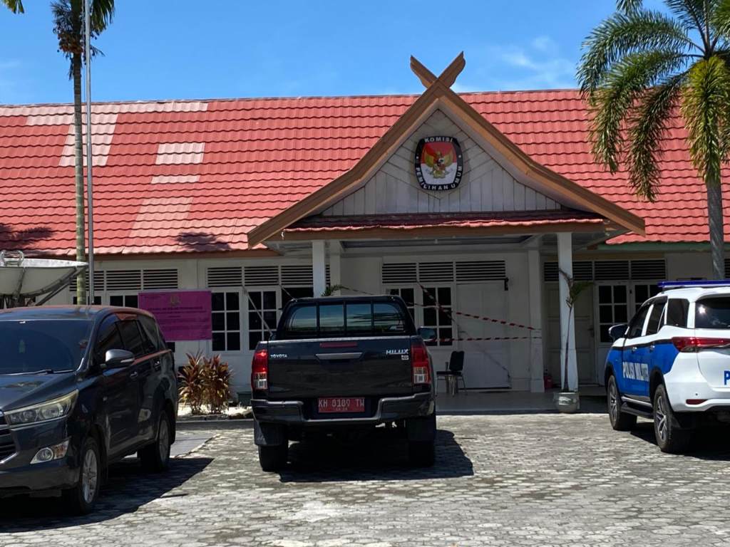 Ruang komisioner KPU Kotim disegel.MIFTAH/KALTENGPOS.JAWAPOS.COM