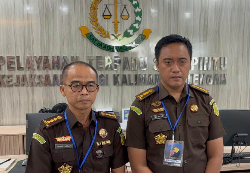 Aspidsus Kejati Kalteng, Wahyudi Eko Husodo (kanan) dan Asiintel Kejati Kalteng, Hendri Hanafi