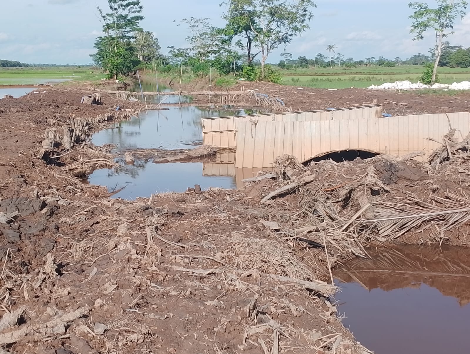 Beginilah kondisi gorong-gorong di Rei 2 Desa Belanti Siam.