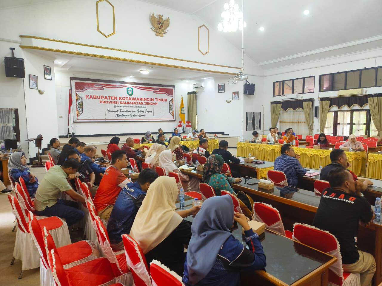 Bapperida Kotim saat rapat bahas pendapatan.MIFTAH/KALTENGPOS.JAWAPOS.COM