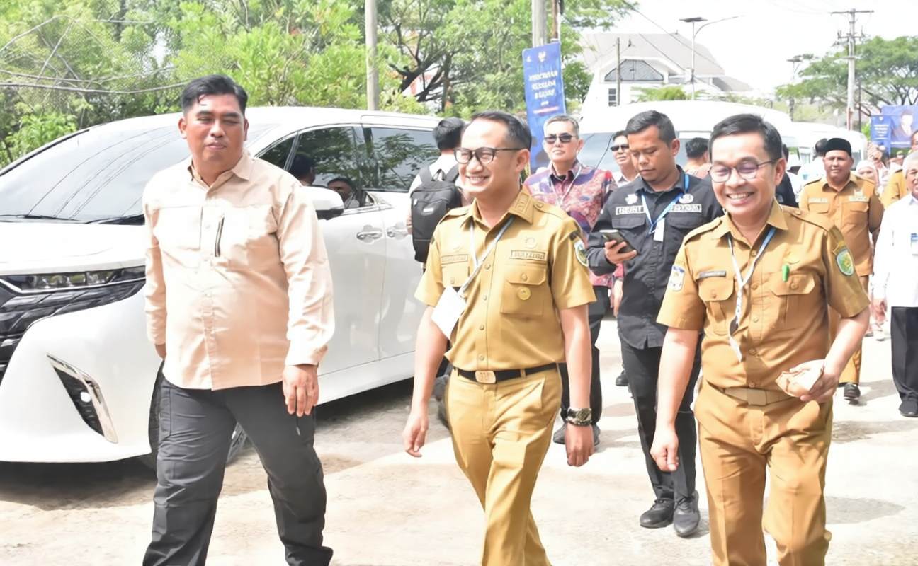 Wali Kota Palangka Raya, Fairid Naparin menghadiri peresmian SR oleh Presiden Prabowo, di Kota Banjarbaru.
