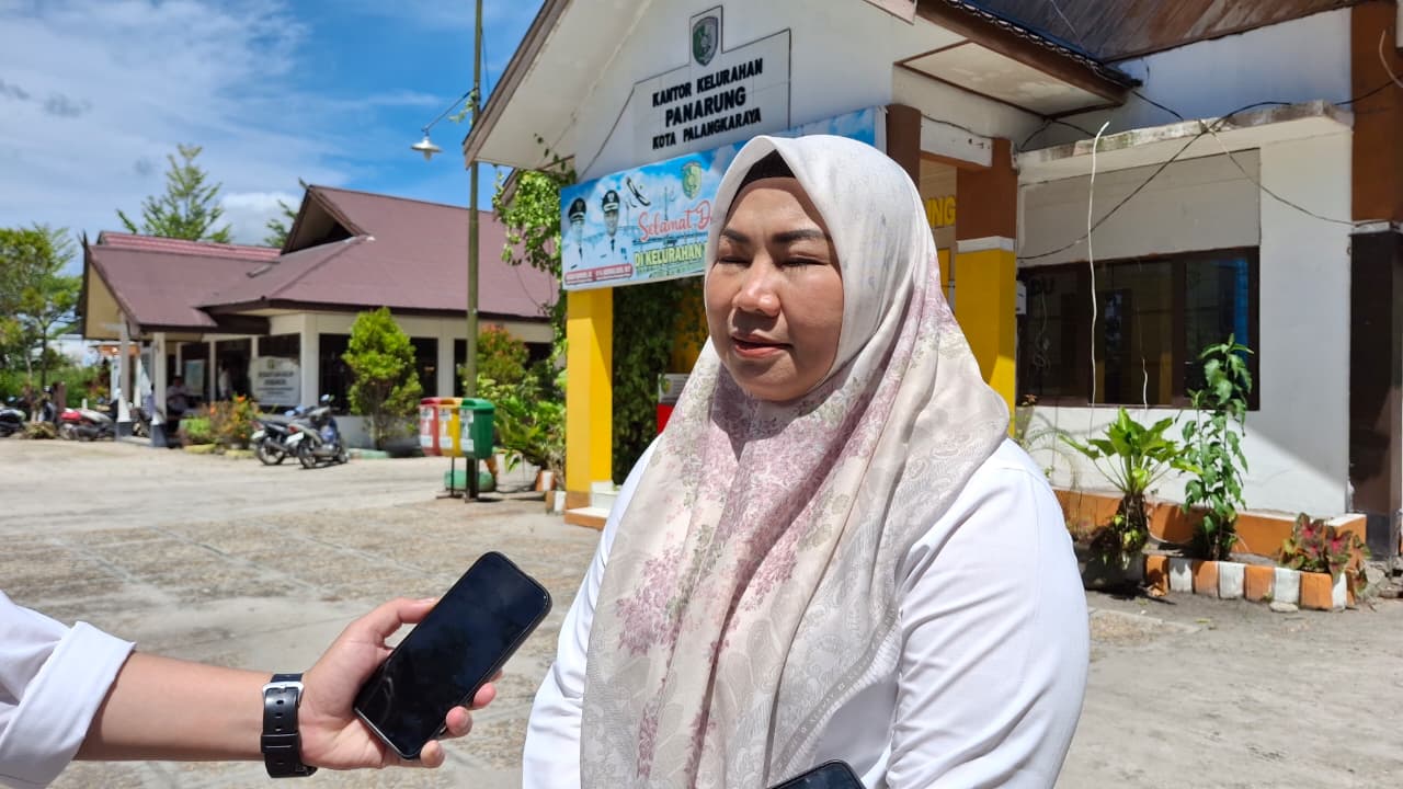 Lurah Panarung, Evi Kahayanti