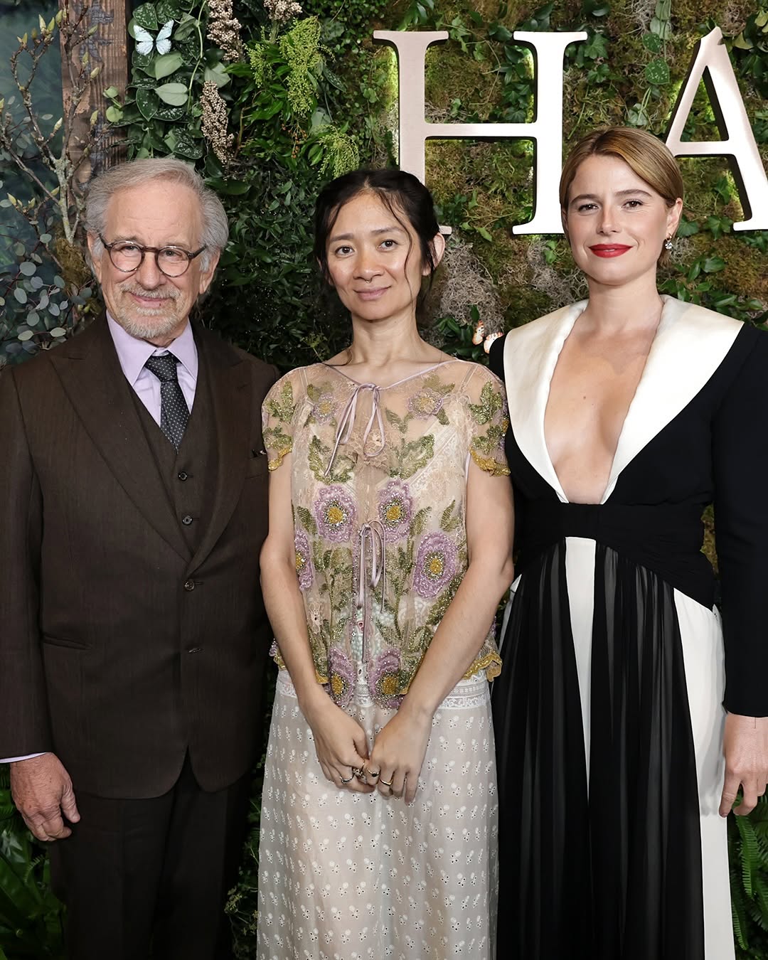 Steven Spielberg, Chloe Zhao (tengah). IG  @chloezhao