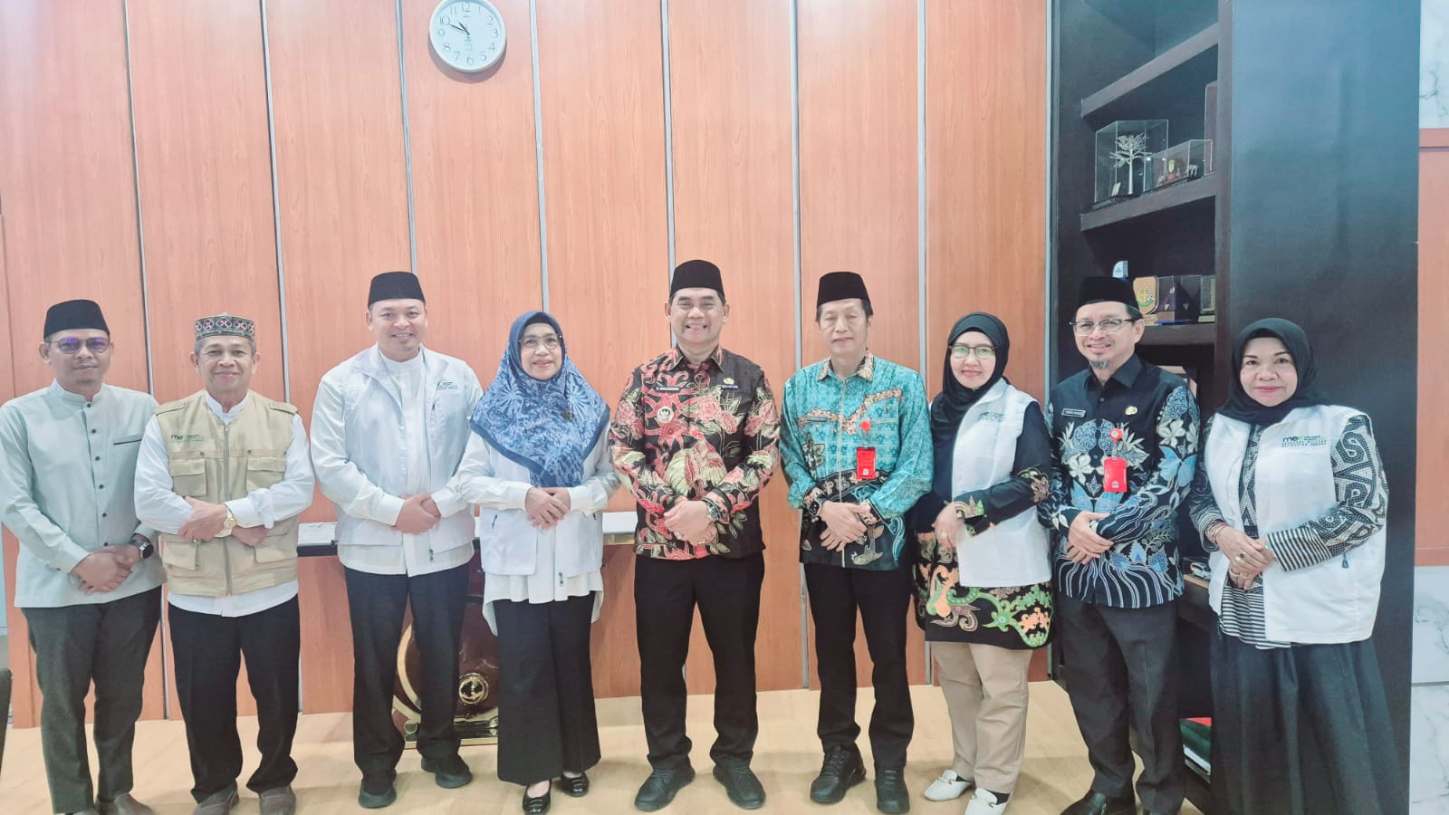 Pengurus MES Kalteg bersama Bupati Batara H Shalahuddin.