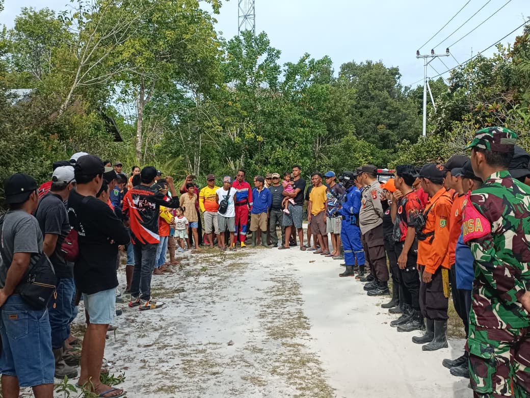 Tim Gabungan bersama warga lakukan pencarian lansia hilang.BPBD