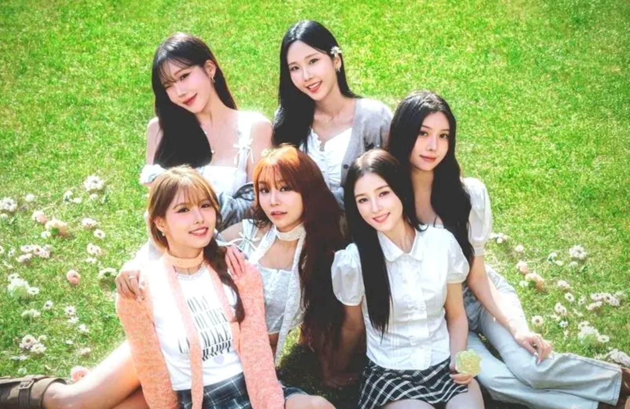MOMOLAND siap comeback dengan White Spring. SOOMPI