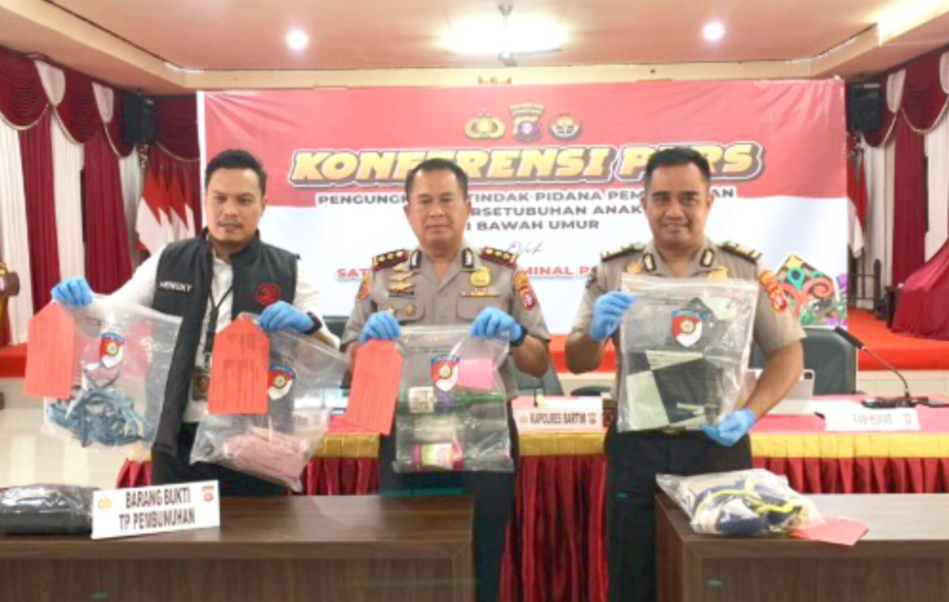 Kapolres Bartim AKBP Edi Santoso memimpin rilis kasus pembunuhan, Senin (19/1/2025).HUMAS